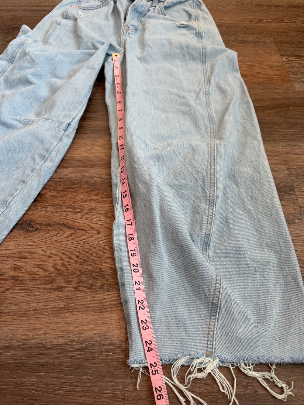 Universal Thread High-Rise Curved Leg Barrel Jeans Light Blue Raw Hem Size 4 - Picture 10 of 10